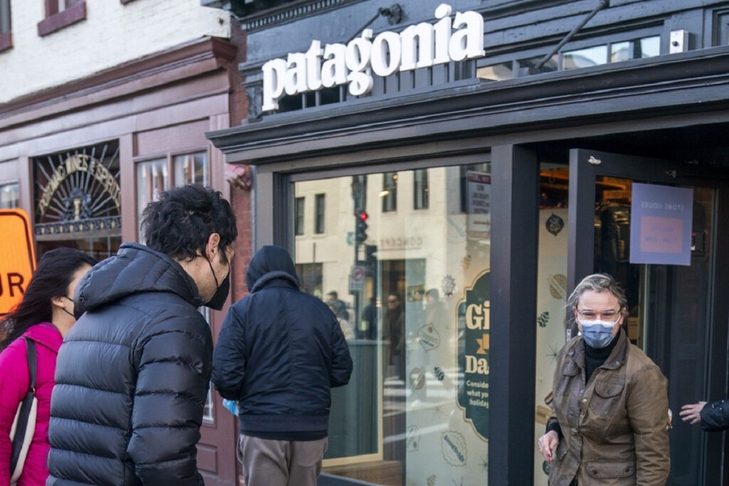 Patagonia: Ο δισεκατομμυριούχος ιδιοκτήτης που δώρισε την εταιρεία του για να πολεμήσει την κλιματική αλλαγή