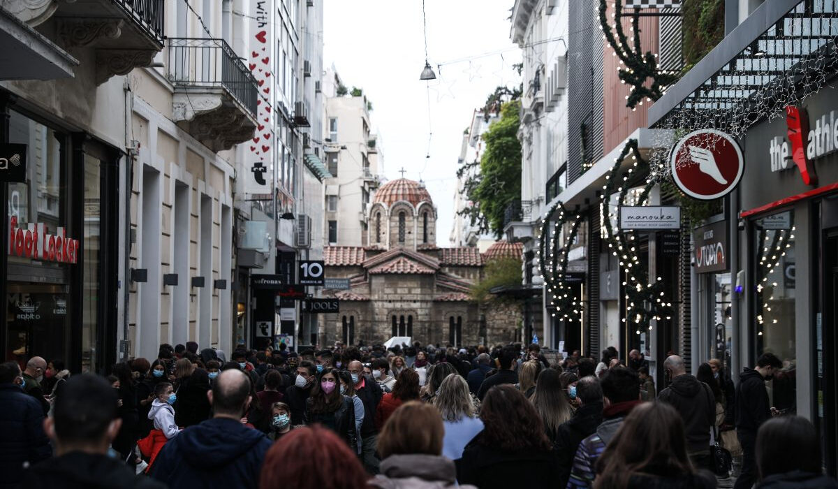 Ωράριο καταστημάτων την Κυριακή 18/12: Τι ώρα κλείνουν