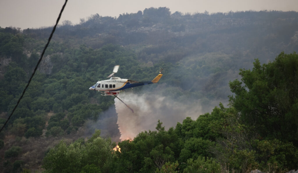 Σε ύφεση η φωτιά στην Κέρκυρα – Στάχτη 30.000 στρέμματα