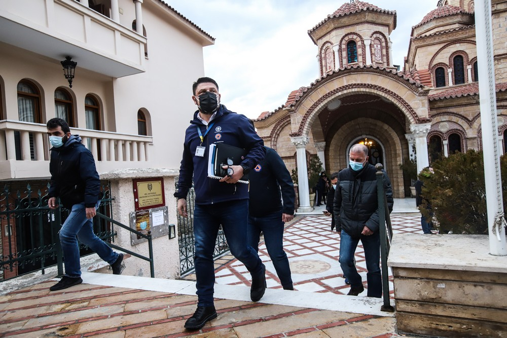 Πώς μπορεί να κόλλησε τη μετάλλαξη του κορονοϊού ο διάκονος από τη Θεσσαλονίκη