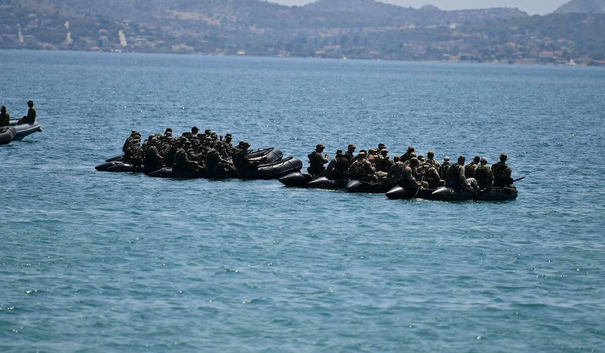 Σκέψεις για υποχρεωτικό εμβολιασμό και στους ένστολους