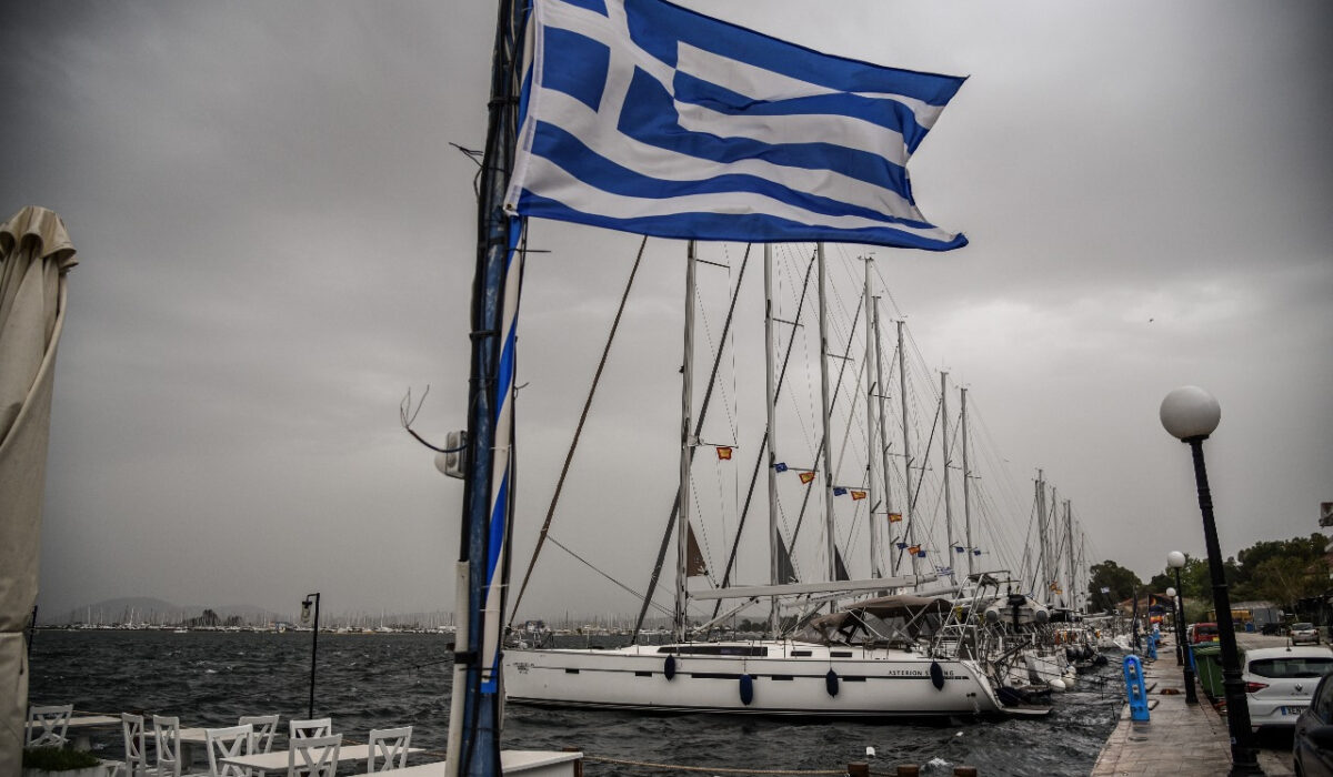 H EMY προειδοποιεί για την κακοκαιρία: Ισχυρά μπουρίνια μέχρι το Σάββατο – Οι επικίνδυνες ώρες