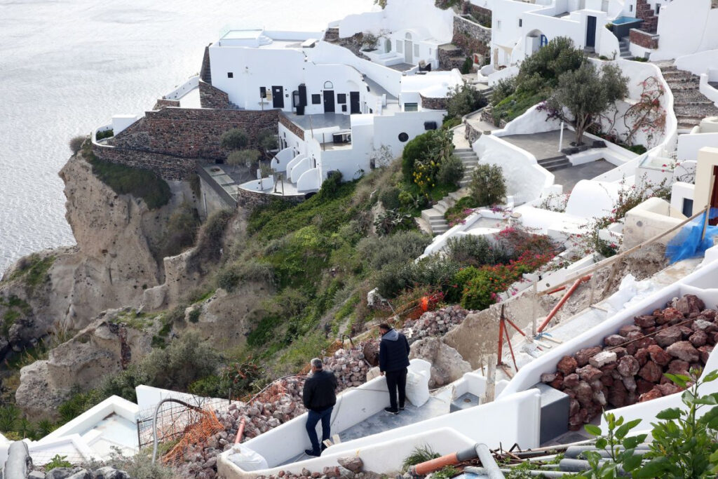 «Νηνεμία πριν την καταιγίδα»; Μικροί σεισμοί τα ξημερώματα σε Σαντορίνη και Αμοργό