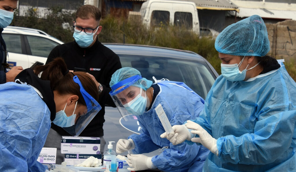 Πού εντοπίστηκαν τα 3.076 κρούσματα, όλες οι περιοχές: 674 στην Αττική, 323 στη Θεσσαλονίκη