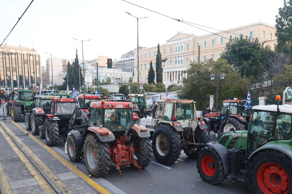 Η κυβέρνηση κάνει το… αγροτικό της – Τρόμαξε από το πλήθος του συλλαλητηρίου