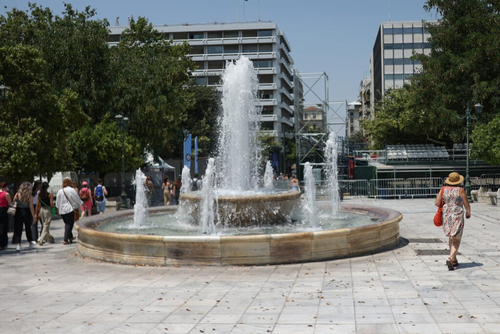 Σάκης Αρναούτογλου: Επιτέλους, έρχεται το τέλος του καύσωνα – Πού και πότε θα έχουμε μπόρες