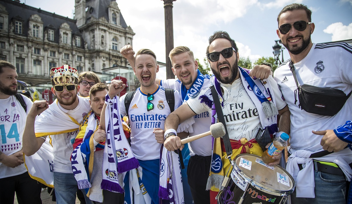 Τελικός Champions League: Οπαδοί χωρίς εισιτήρια βρίσκονται δίπλα στην ομάδα τους