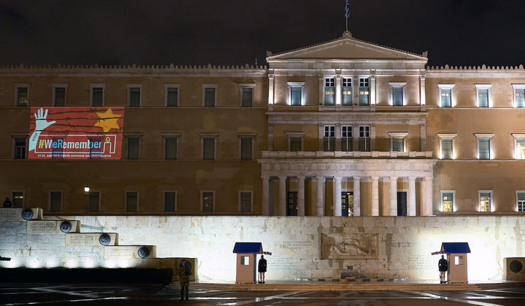 Φωταγώγηση της Βουλής για τη Διεθνή Ημέρα Μνήμης των Θυμάτων του Ολοκαυτώματος