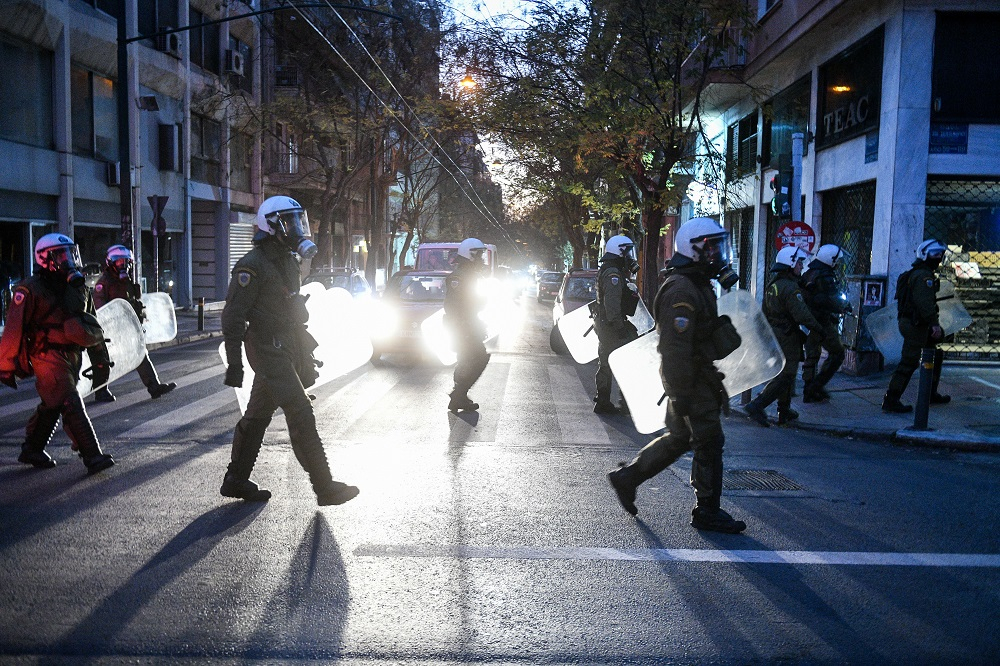 Προσαγωγή φωτορεπόρτερ που φωτογράφιζε τη διαδήλωση για τον Κουφοντίνα