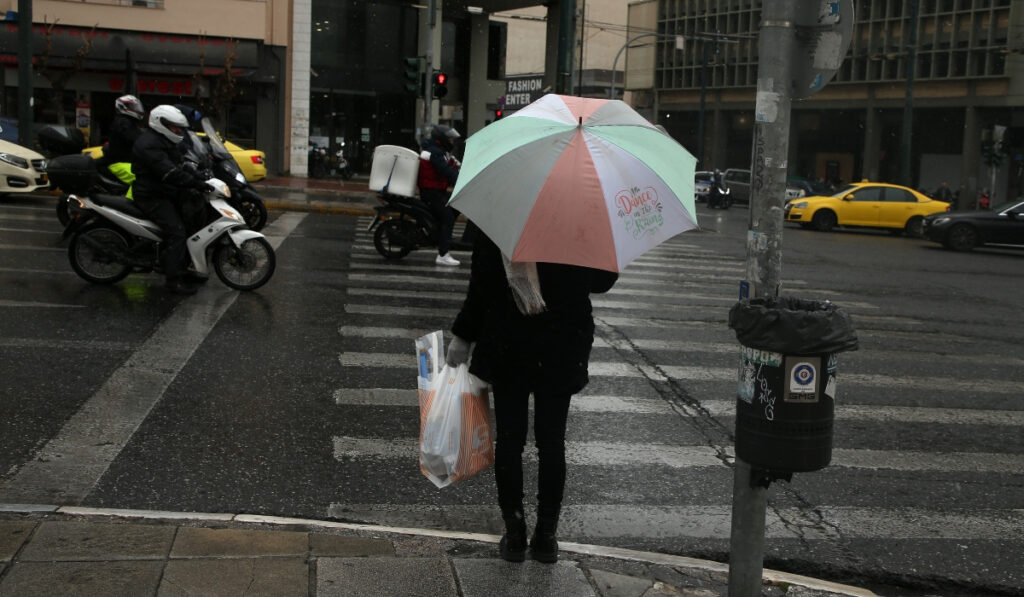 Καιρός-meteo: Βροχερό σκηνικό και αφρικανική σκόνη την Παρασκευή