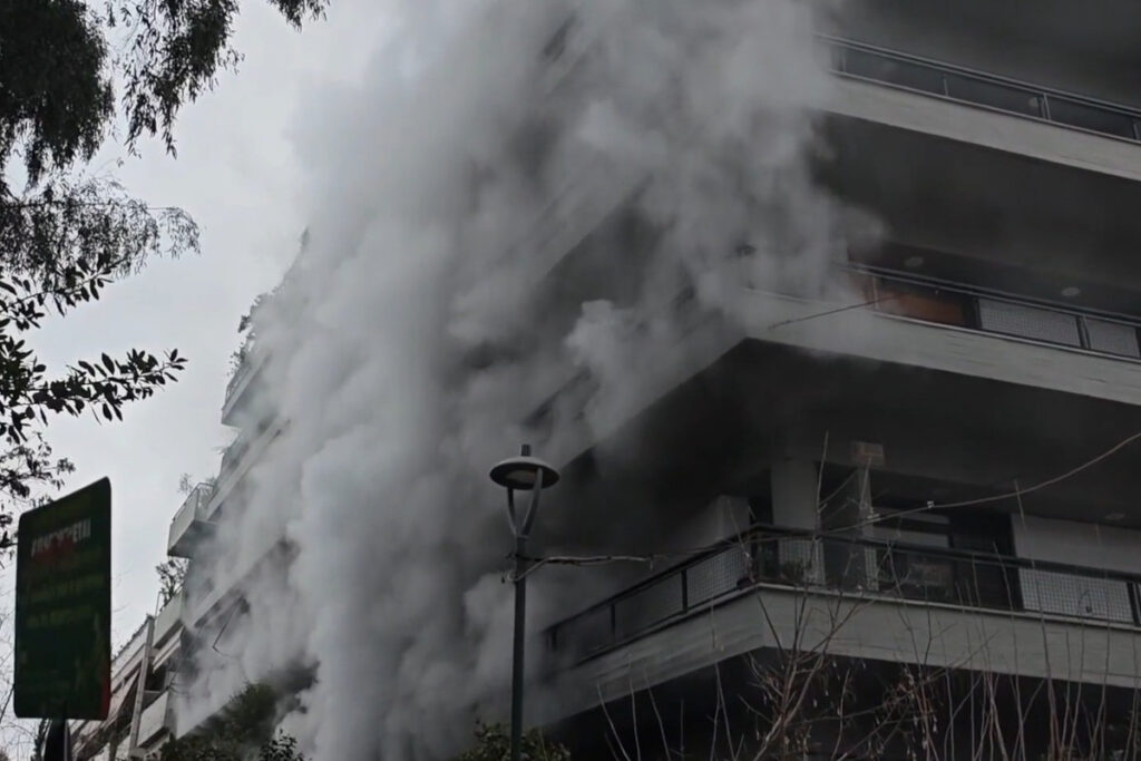 Φωτιά σε διαμέρισμα στο Κολωνάκι