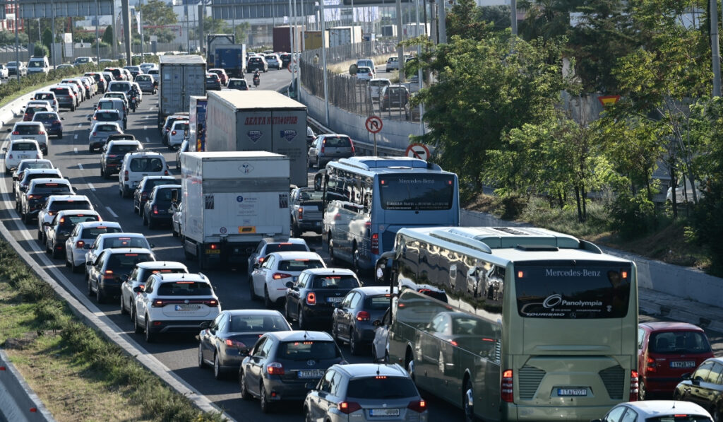 Κίνηση στους δρόμους: Χάος σε Κηφισό και Παραλιακή μετά από καραμπόλα