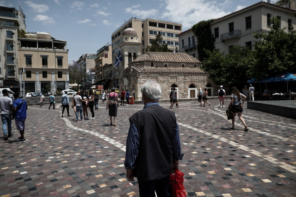 Τα νέα μέτρα από σήμερα: Η Ελλάδα στο χορό των επιλεκτικών lockdowns – Στη δίνη του κορονοϊού η Ευρώπη