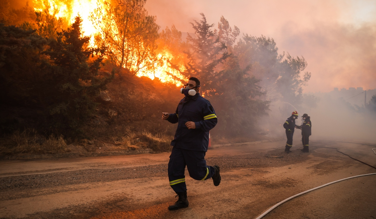 Φωτιά στον Έβρο: Αγωνία για το δάσος της Δαδιάς – Μάχη από τα εναέρια μέσα