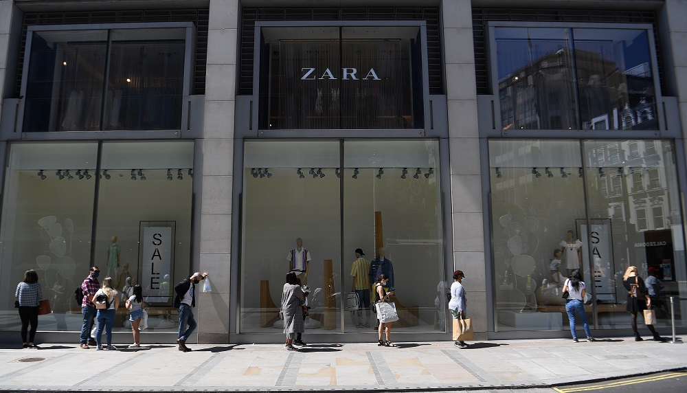 ZARA: «Βραχυκύκλωμα» και στο click away από τις πολλές παραγγελίες