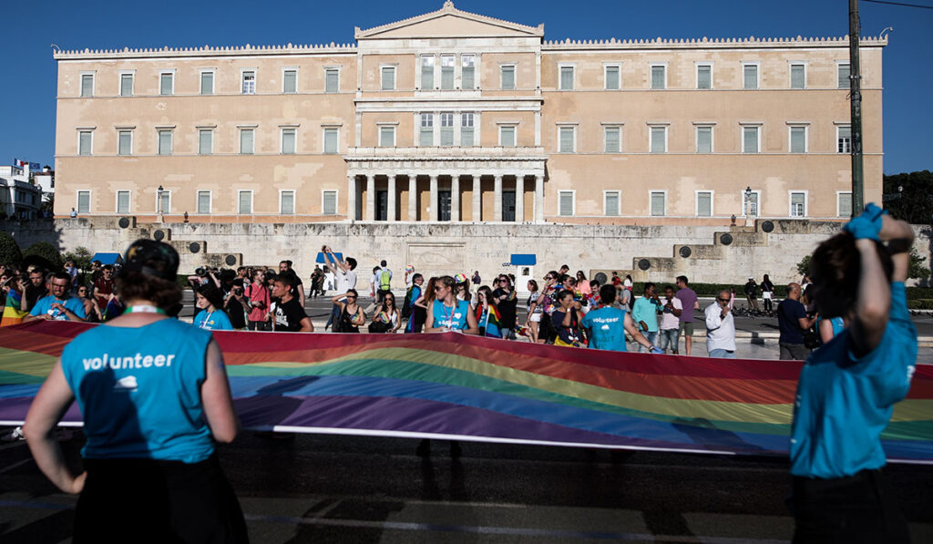 Ομόφυλα ζευγάρια: Κατατίθεται σήμερα το νομοσχέδιο – Στις 14, 15 Φεβρουαρίου η συζήτηση και η ψηφοφορία