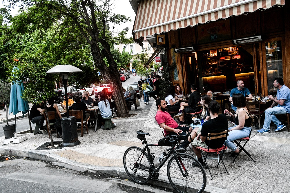 Τα νέα μέτρα για τους εμβολιασμένους σε εστίαση και ψυχαγωγία