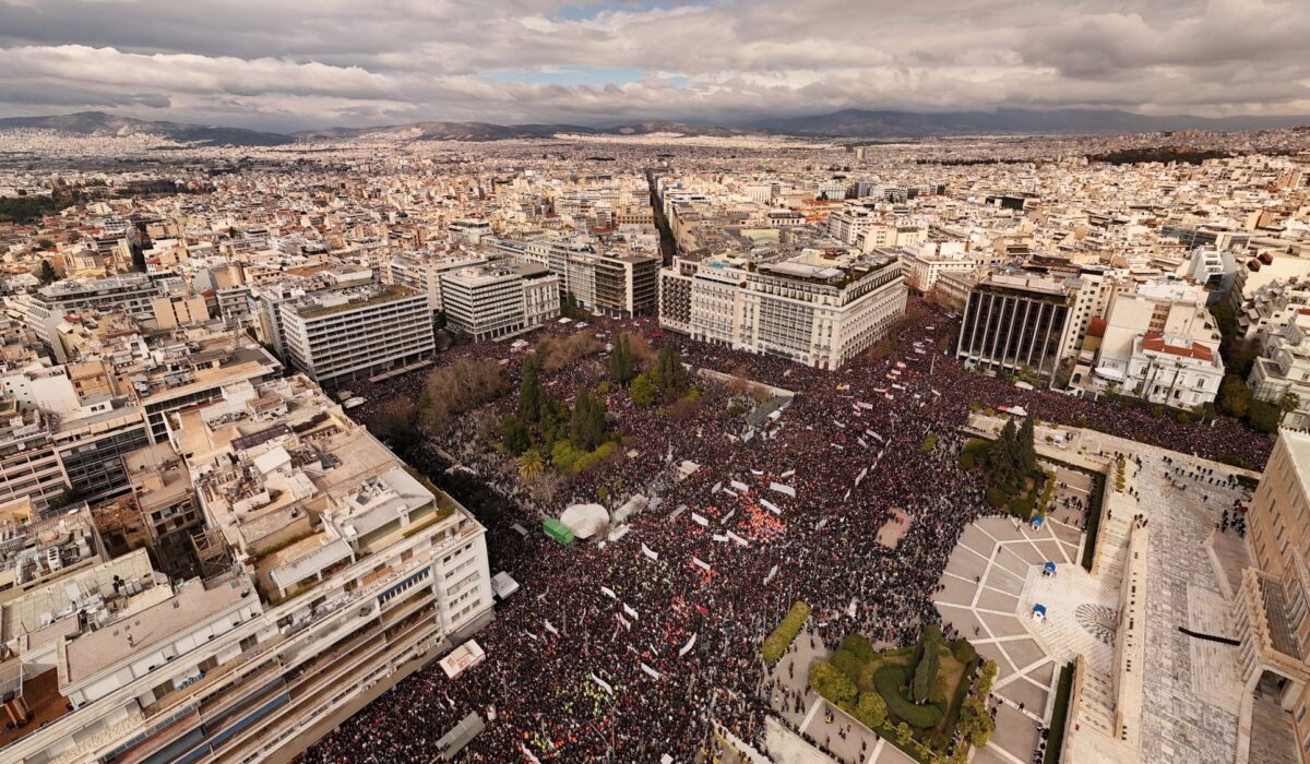 Τέμπη: Διεθνή ΜΜΕ «ζουμάρουν» στην Ελλάδα – Τι γράφουν για τις συγκεντρώσεις