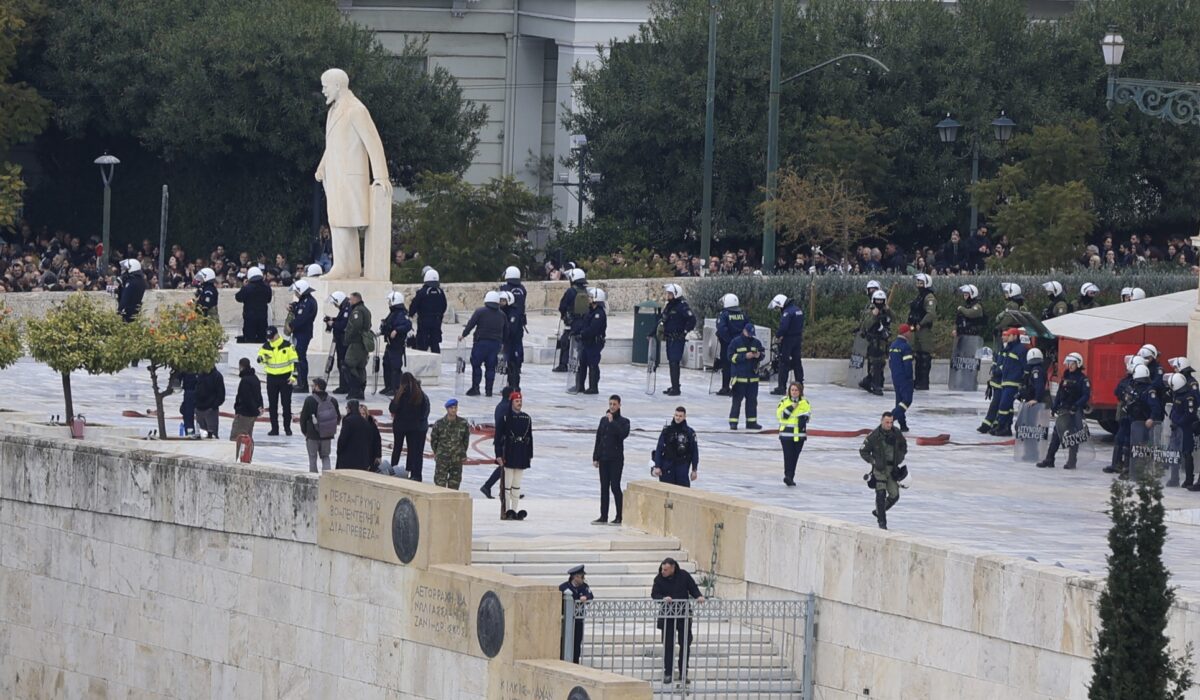 Σύνταγμα – Τέμπη: Προσαγωγές και συλλήψεις πριν την έναρξη του συλλαλητηρίου