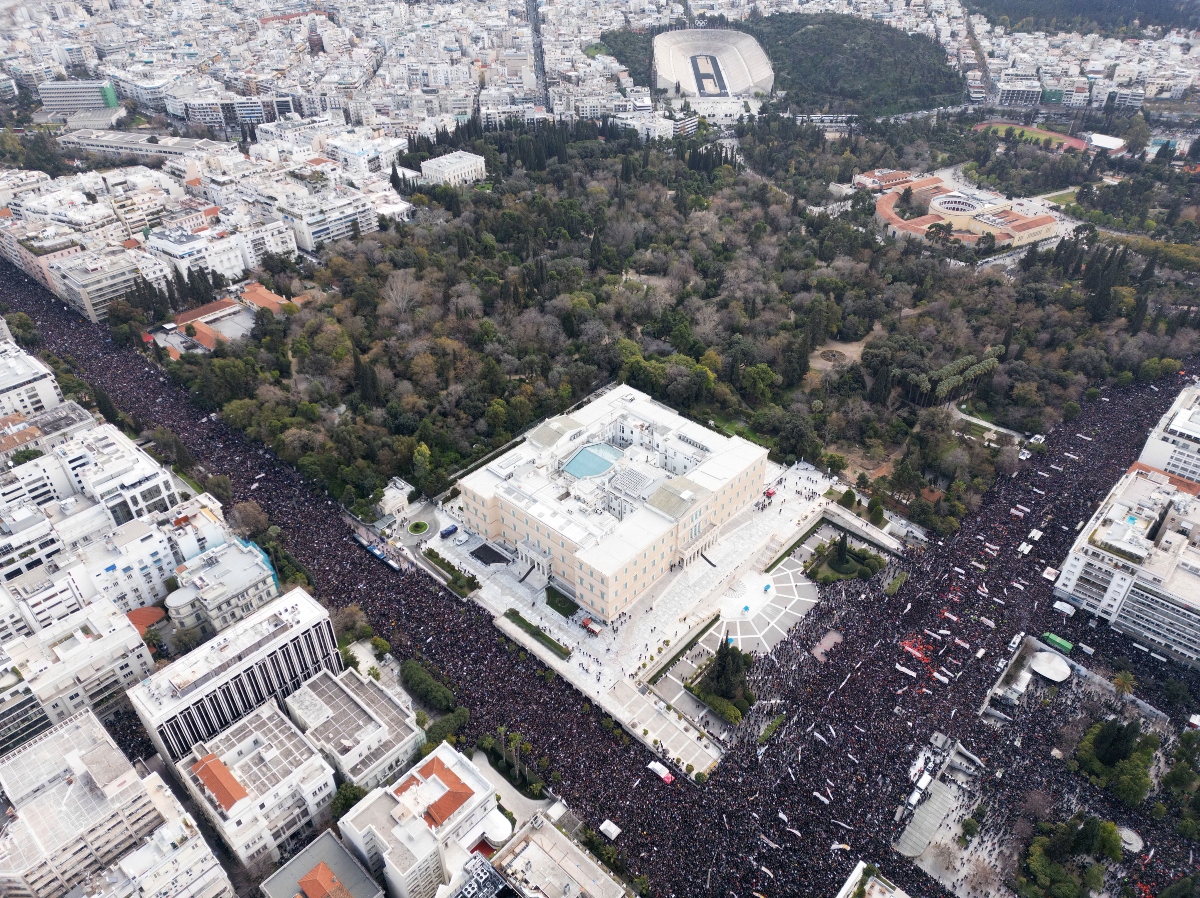 Τέμπη: Διεθνή ΜΜΕ «ζουμάρουν» στην Ελλάδα – Τι γράφουν για τις συγκεντρώσεις