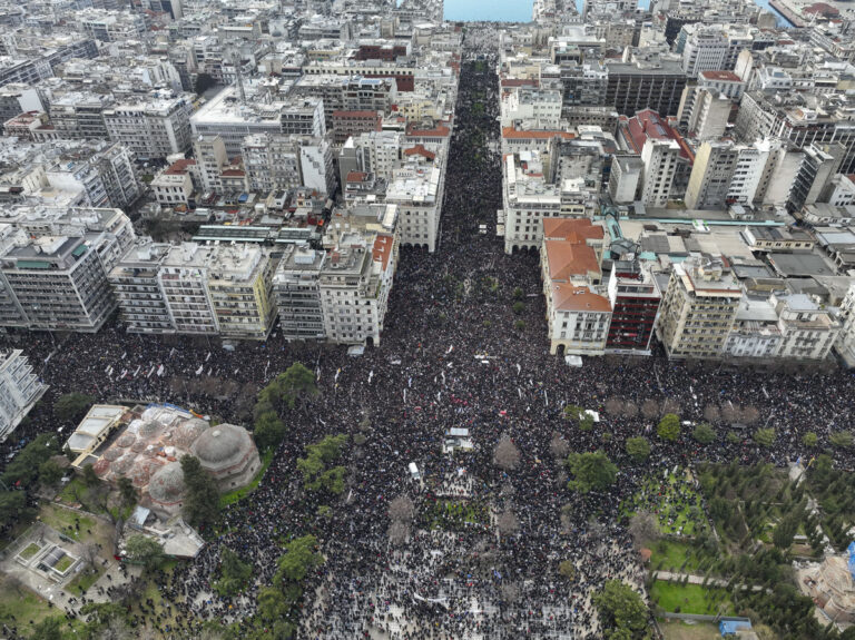 Θεσσαλονίκη: Βούλιαξε από κόσμο το συλλαλητήριο για τα Τέμπη