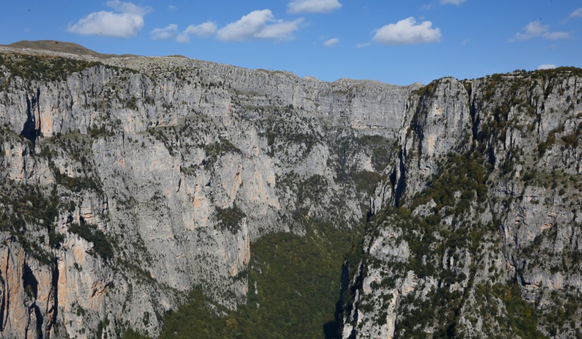 Νεκρός σε χαράδρα στους Δελφούς