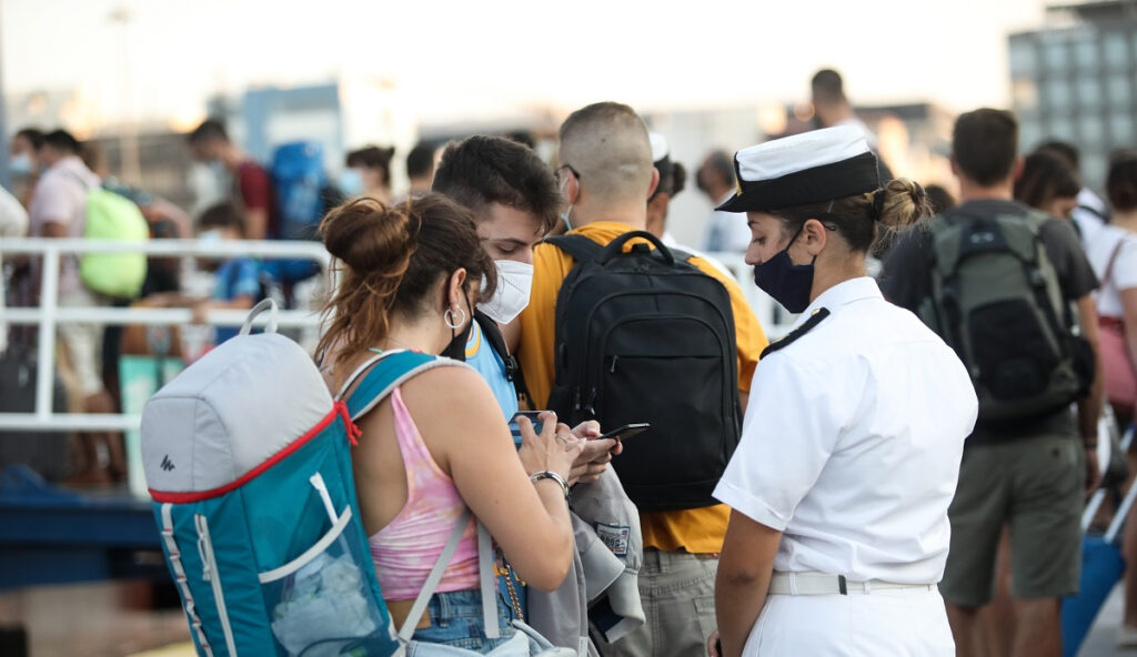 Ταξίδι για ανεμβολίαστους, τι αλλάζει από 13 Σεπτεμβρίου