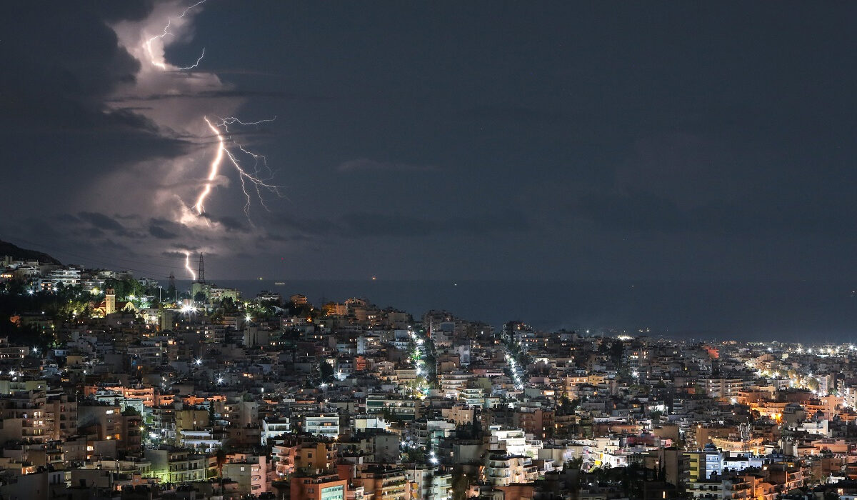 Καιρός: Νέο έκτακτο δελτίο ΕΜΥ με καταιγίδες, κεραυνούς, χαλαζοπτώσεις – Όλες οι περιοχές