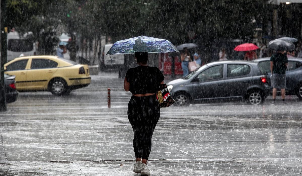 Δύσκολες ώρες με την κακοκαιρία Atena: SOS για ένα 24ωρο – Πού βρέχει τώρα live