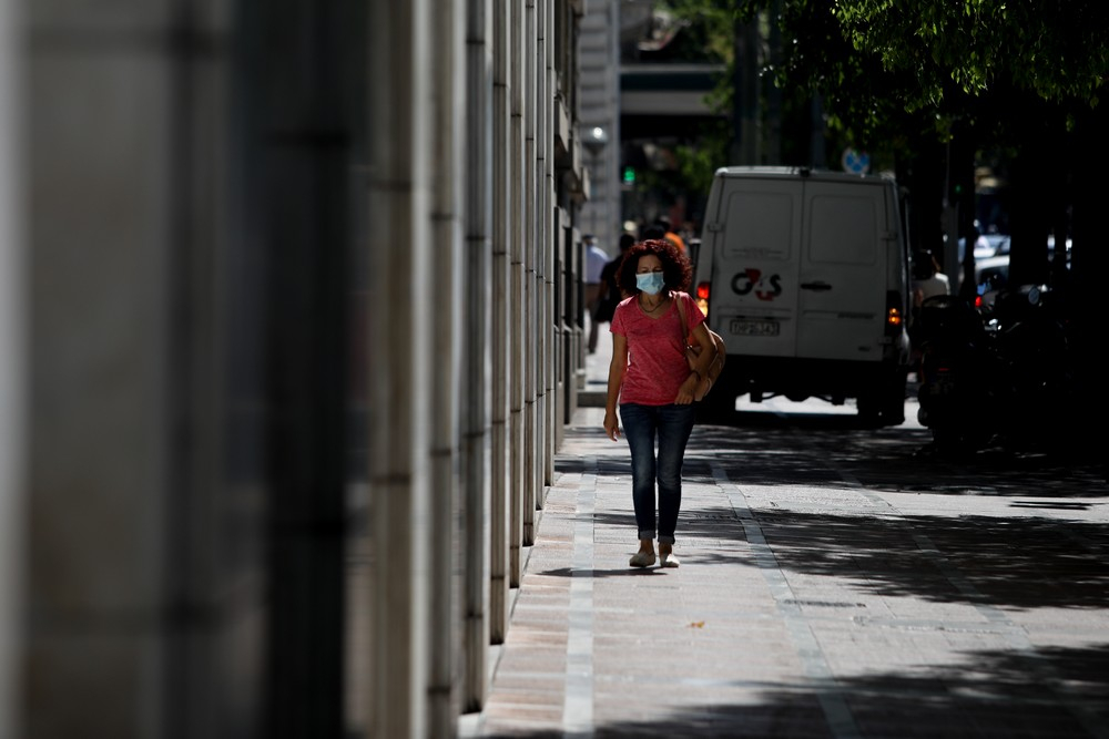 Βατόπουλος: «Πιθανή απαγόρευση κυκλοφορίας και στην Ελλάδα, μάσκα έως το 2022»