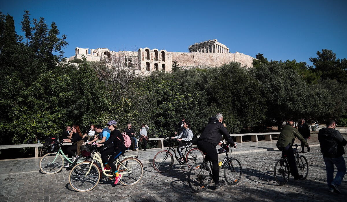 Kακοκαιρία και χιόνια τέλος: Από το τσουχτερό κρύο στα 20άρια – Τι λένε οι μετεωρολόγοι