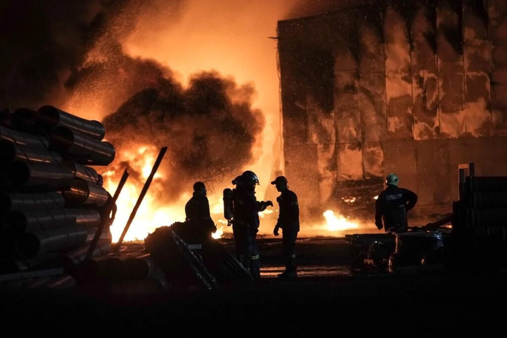 Φωτιά στον Ασπρόπυργο: Τι έδειξαν οι πρώτες μετρήσεις στην ατμόσφαιρα για το τοξικό νέφος