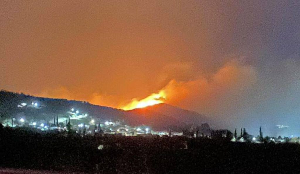 Φωτιά τώρα κοντά στη Μεσαρά Ηρακλείου