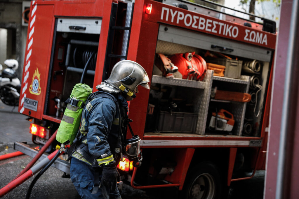 Αργολίδα: Πυροσβέστες έδιναν μάχη με τη φωτιά και επιτήδειοι τους έκλεβαν τα προσωπικά τους αντικείμενα