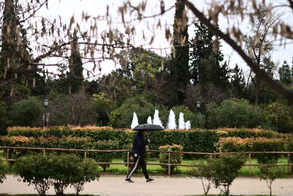 Καιρός: Βροχή τώρα στην Αττική – Live η κακοκαιρία