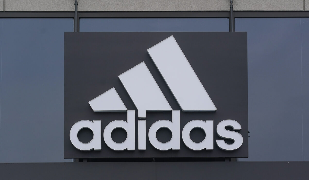 Πρόστιμο στην Adidas  – Τι ανακάλυψαν οι Τούρκοι στα παπούτσια