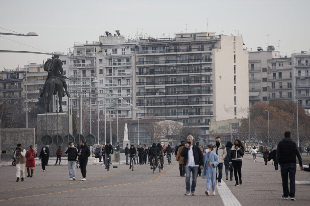 Θεσσαλονίκη: 53.000 τα ενεργά κρούσματα – Αύξηση του ιικού φορτίου στα λύματα