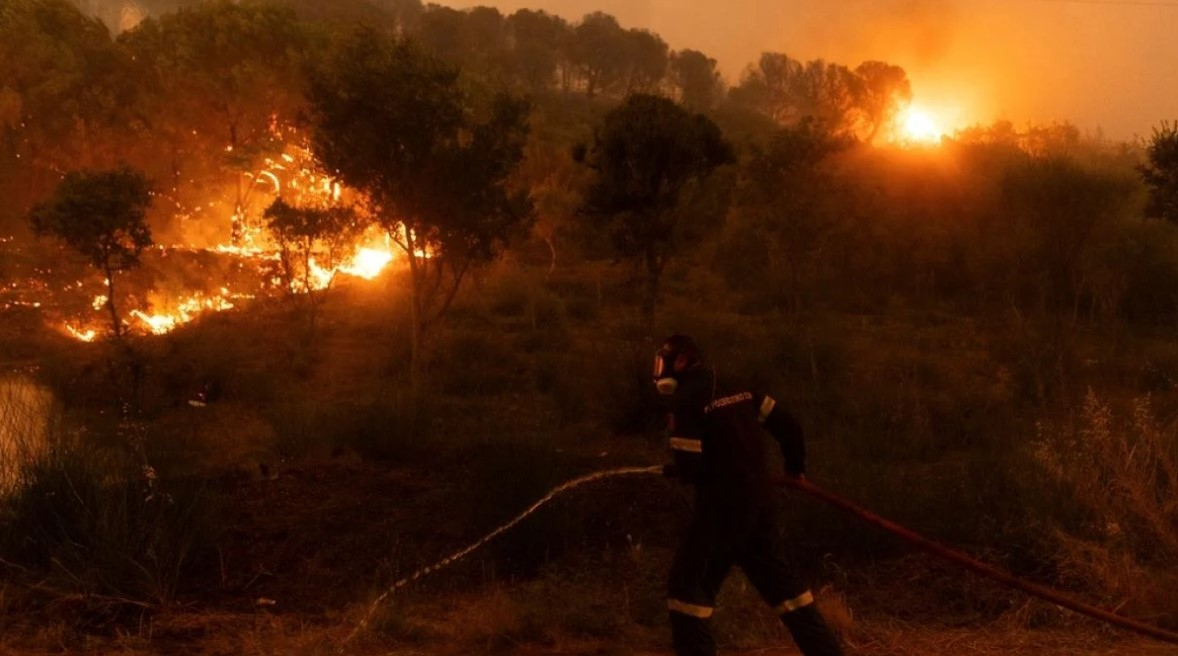 Φωτιά στον Έβρο: Μήνυμα για εκκένωση στη Λευκίμμη – Στον μικρό πυρήνα της Δαδιάς ο πύρινος εφιάλτης