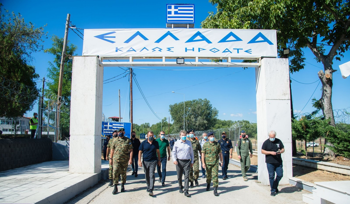 ΣΥΡΙΖΑ: Έχει καεί η μισή χώρα με άπνοια, κι εκείνοι στήνουν σόου στον Έβρο