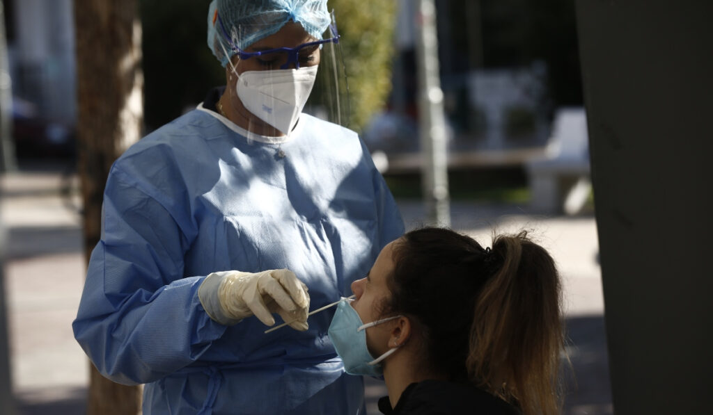 Κρούσματα σήμερα 2/2: 106 νεκροί, 18.825 οι νέες μολύνσεις – Ανακοίνωση ΕΟΔΥ