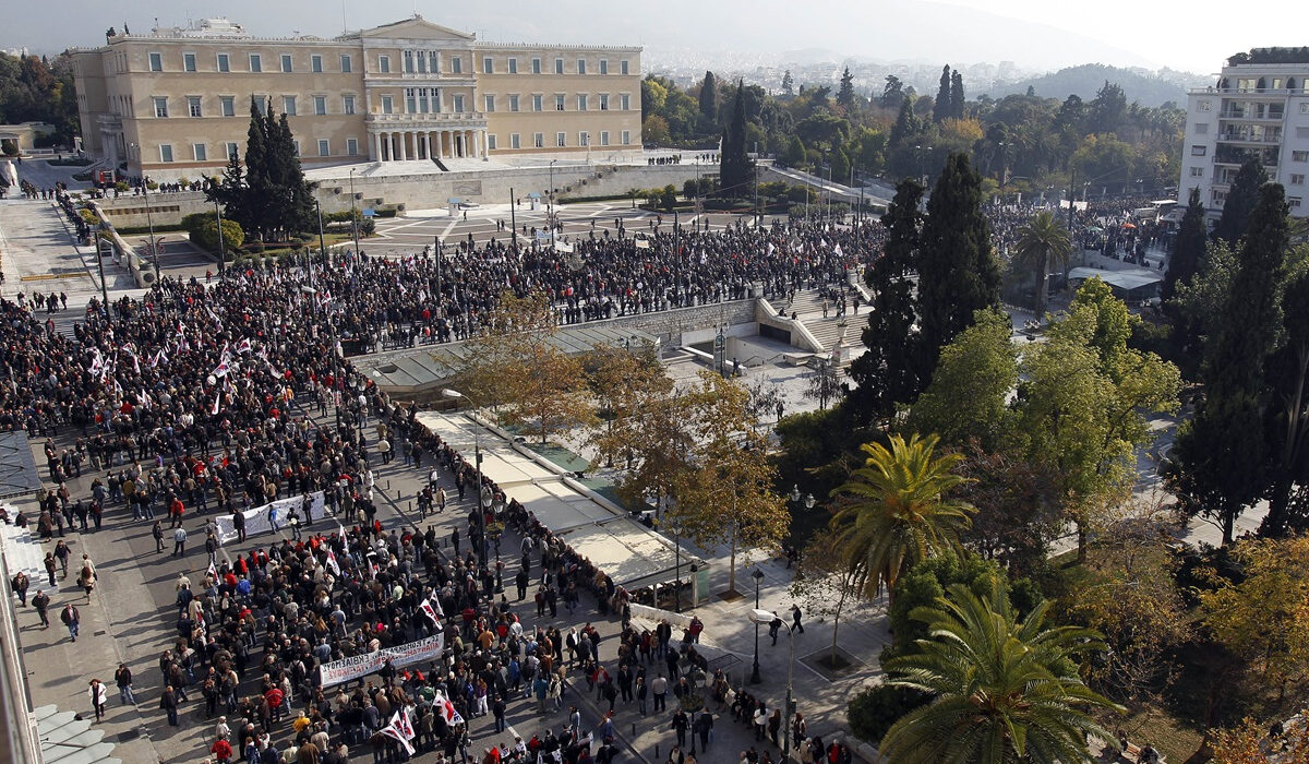 Για πρώτη φορά η κυβέρνηση απέναντι σε μέτωπο «κοινωνικής αντιπολίτευσης»