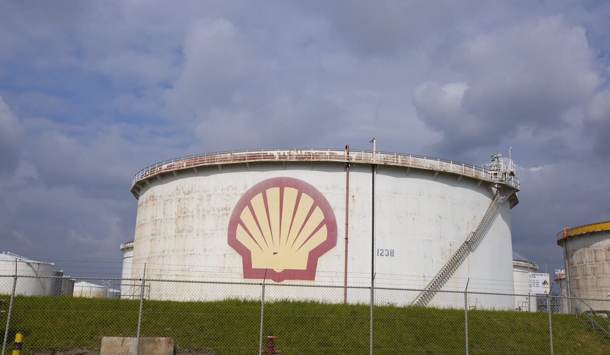 Η Shell μετά τις επιθέσεις των Χούτι: Επ’ αόριστον αναστολή των φορτίων μέσω Ερυθράς Θάλασσας