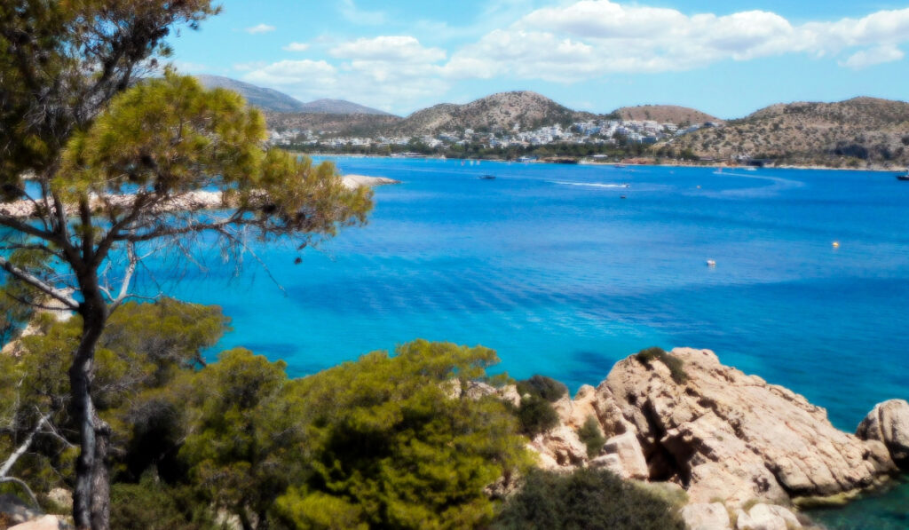 Ατύχημα σε beach party στη Βουλιαγμένη: 21χρονος έπεσε στα βράχια