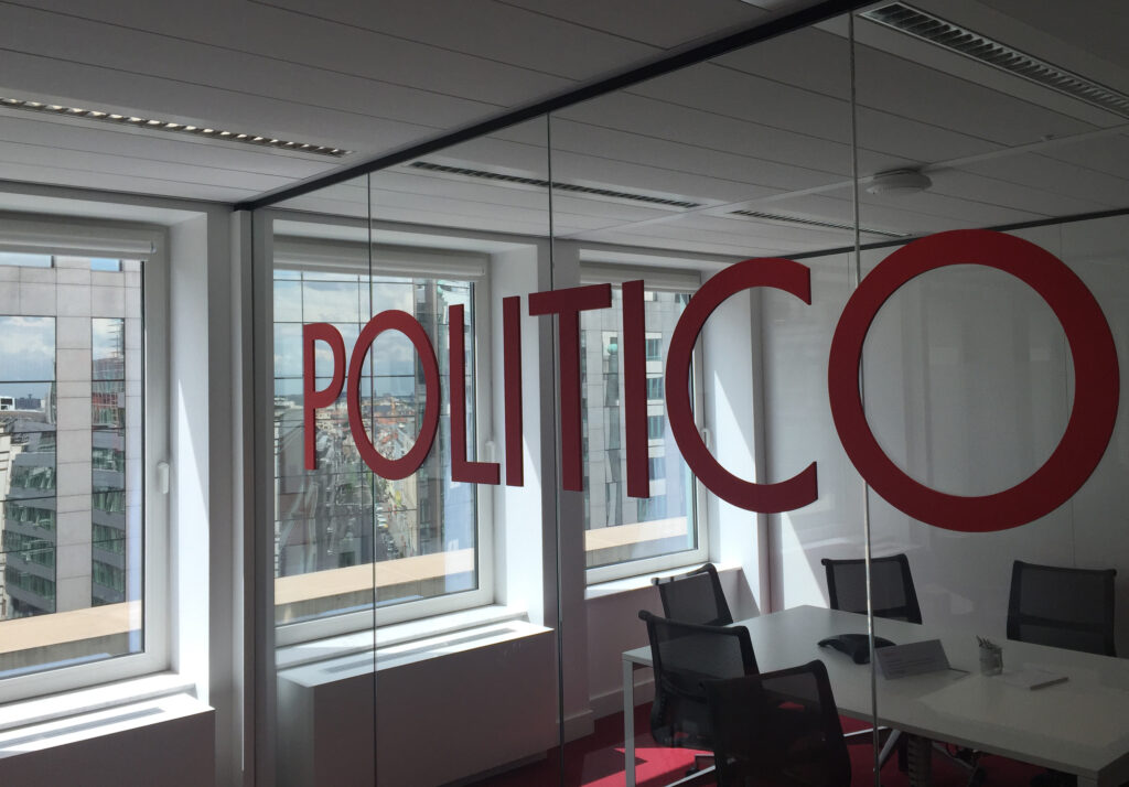 Το Politico επανέρχεται και καλεί την κυβέρνηση να σέβεται την ελευθερία του Τύπου