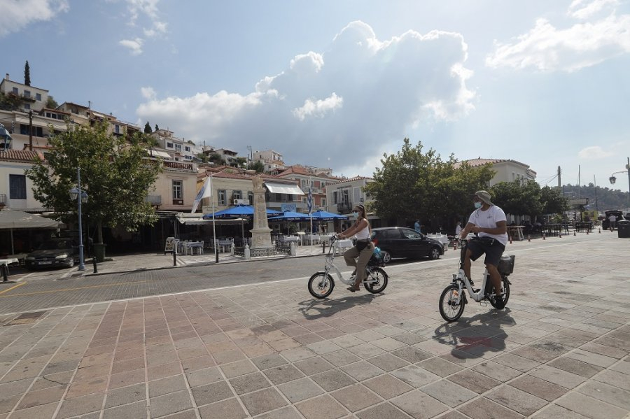 Προς νέα μέτρα τη Δευτέρα – Πόσο κοντά είναι ένα ακόμη lockdown