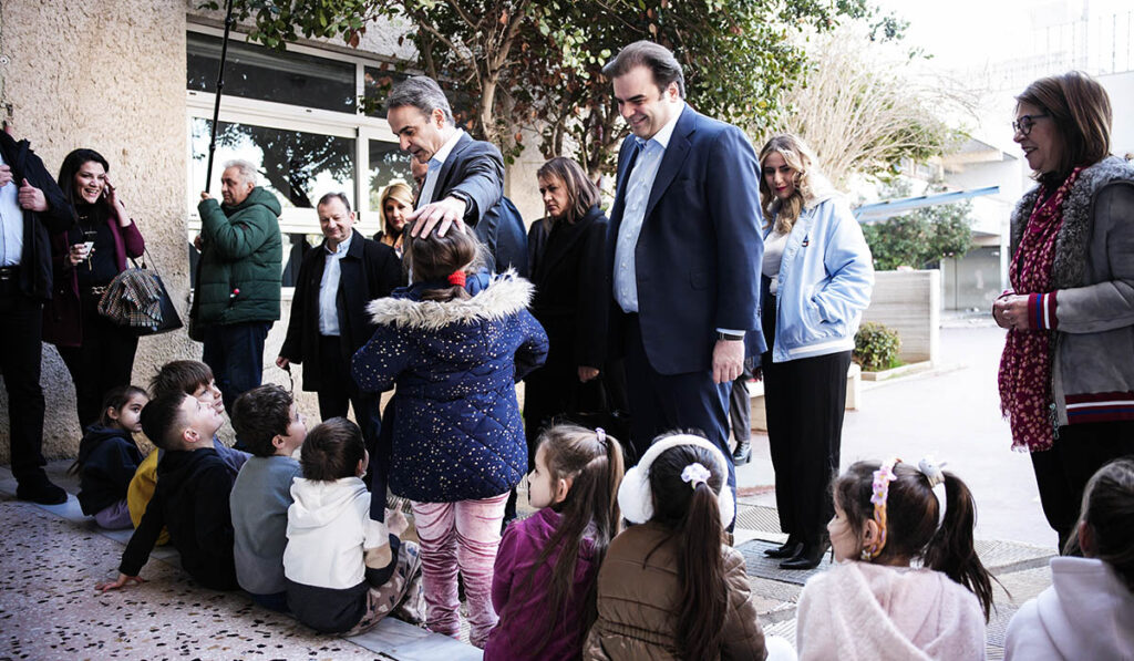 Επίσκεψη Μητσοτάκη στο 8ο Δημοτικό σχολείο Ν. Φιλαδέλφειας: Άμεσα οι νέες παρεμβάσεις στα σχολεία