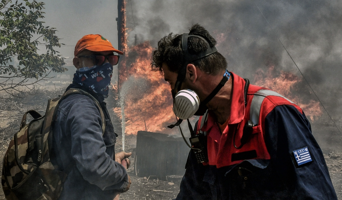 Φωτιά τώρα: Σε κατάσταση έκτακτης ανάγκης το Λουτράκι – Μαίνεται ανεξέλεγκτο το πύρινο μέτωπο