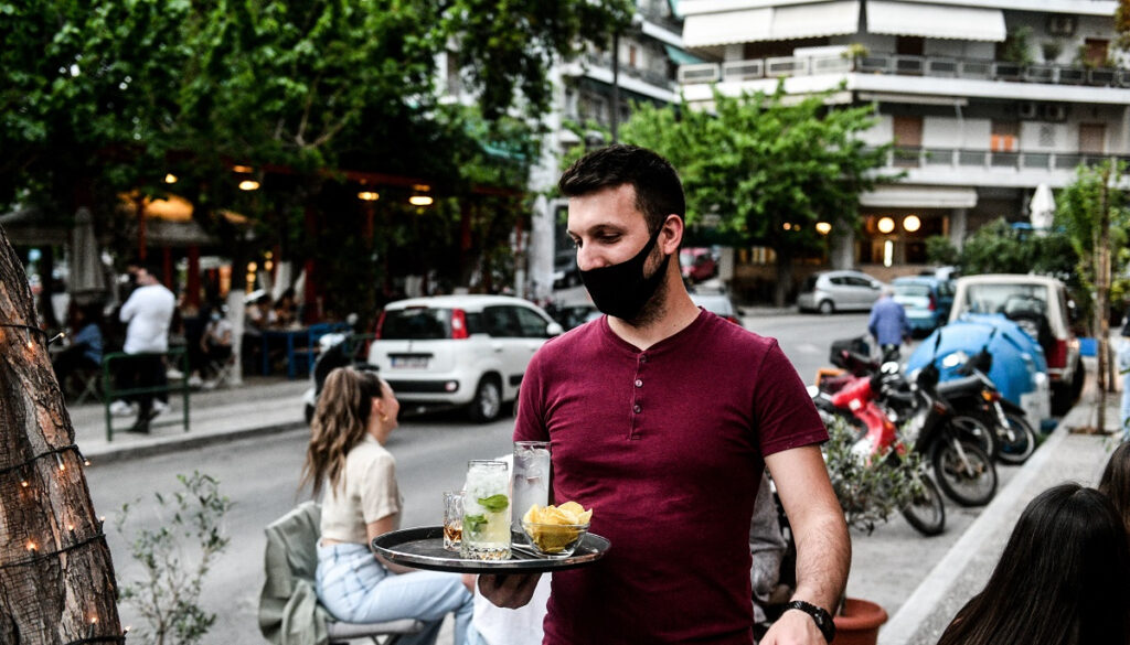 Νέα μέτρα σε εστίαση, γάμους και βαπτίσεις από 28 Ιουνίου