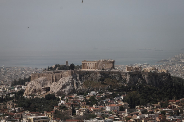 Αίθριος καιρός σήμερα Κυριακή με τοπικές νεφώσεις