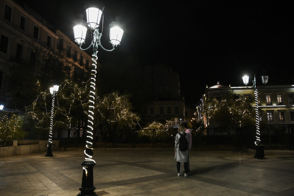 Πώς θα κάνουμε Χριστούγεννα: Μέτρα και περιορισμοί – Δύσκολη εξίσωση η εστίαση